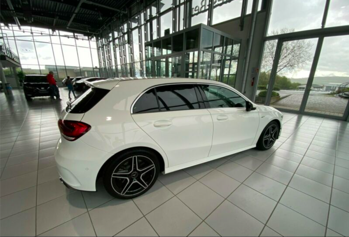 Mercedes A 35 AMG 4matic | sportovní hatchback 306 koní | maximální výbava | české auto po prvním majiteli | super cena 825.000,- Kč bez DPH | nákup online na AUTOiBUY.com